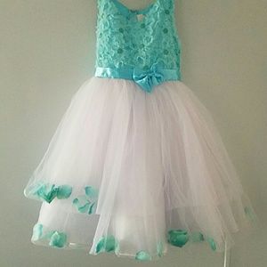 Girl's pretty dress